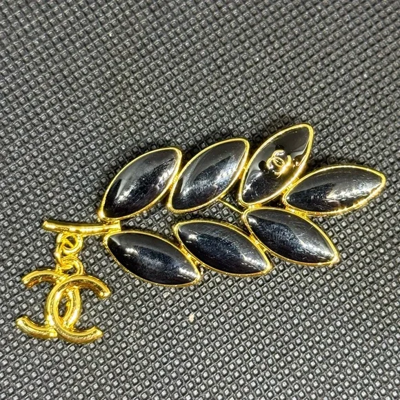 Chanel Brooch - Made in Italy💎 - Picture 2 of 3